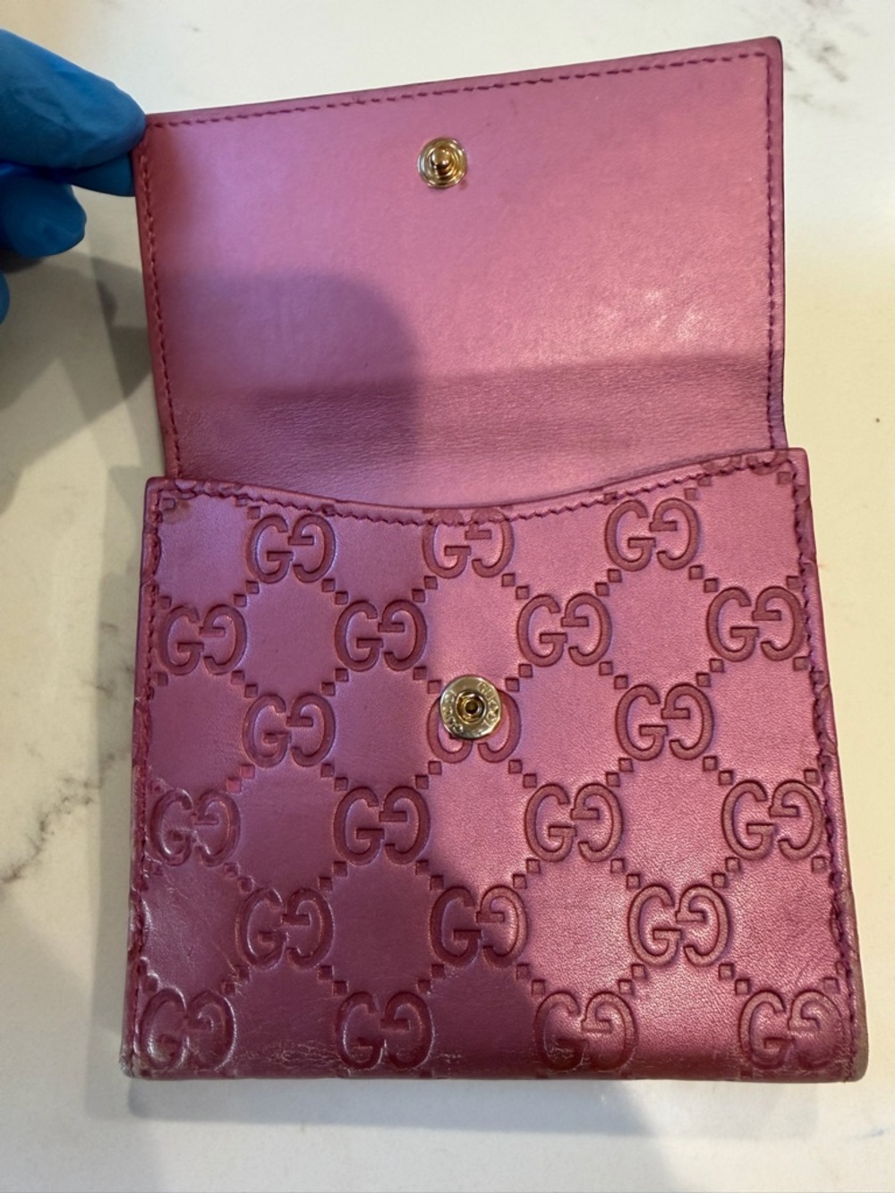 Gucci Purple-Pink Embossed GG Heart Snap Card Holder - Picture 3 of 8